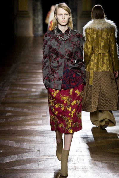 Look 2